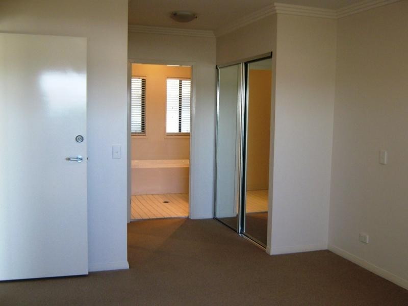 29 Market Square. 201 Varsity Parade, Varsity Lakes QLD 4227