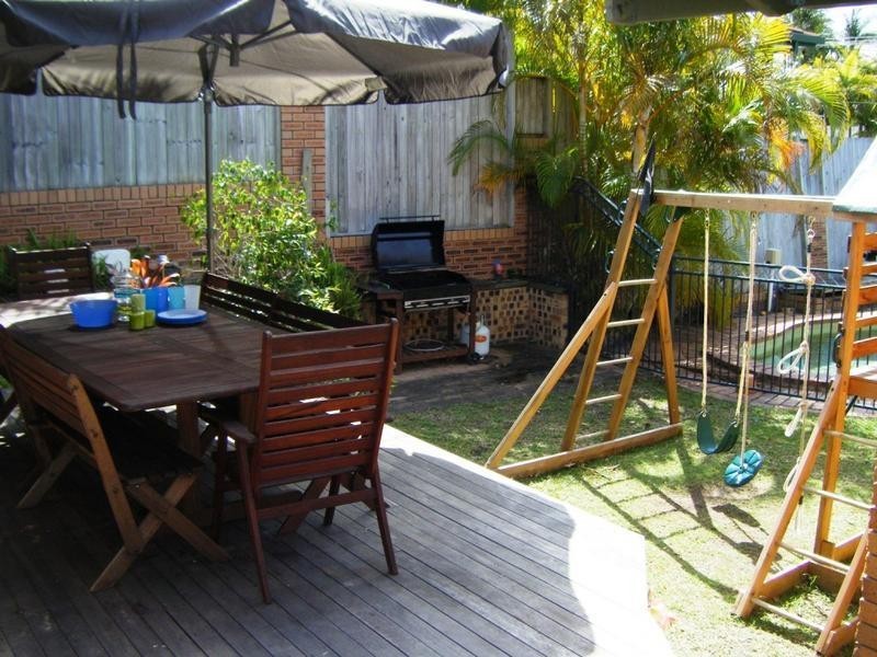 22 Loweana Street, Southport QLD 4215