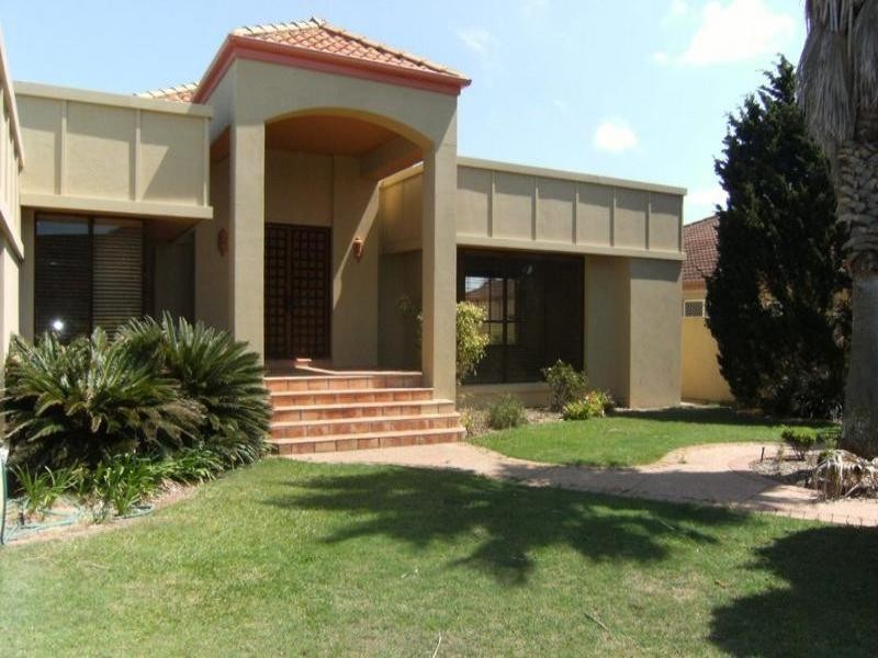 24 Charolais Crescent, Benowa QLD 4217