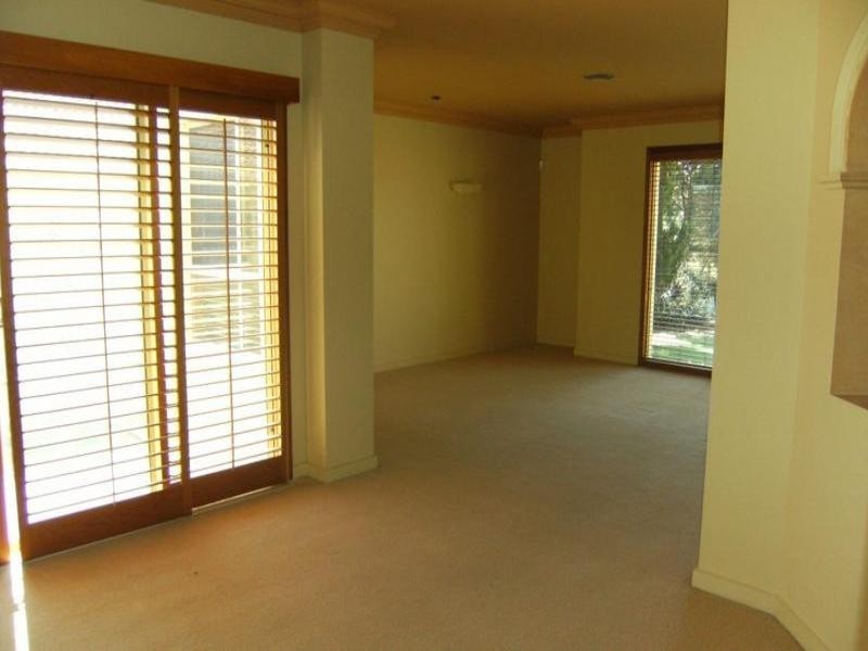 24 Charolais Crescent, Benowa QLD 4217