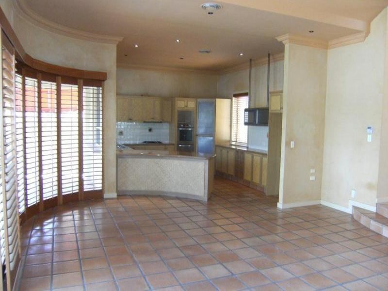 24 Charolais Crescent, Benowa QLD 4217