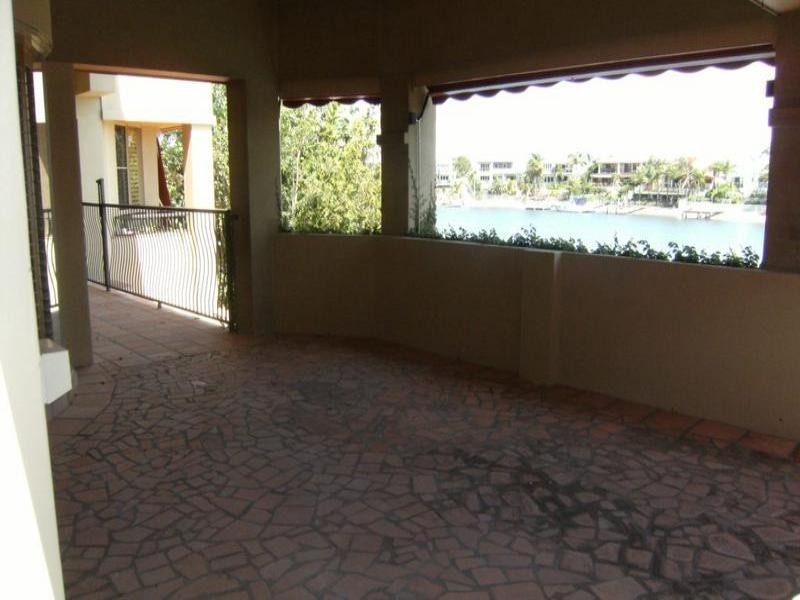 24 Charolais Crescent, Benowa QLD 4217