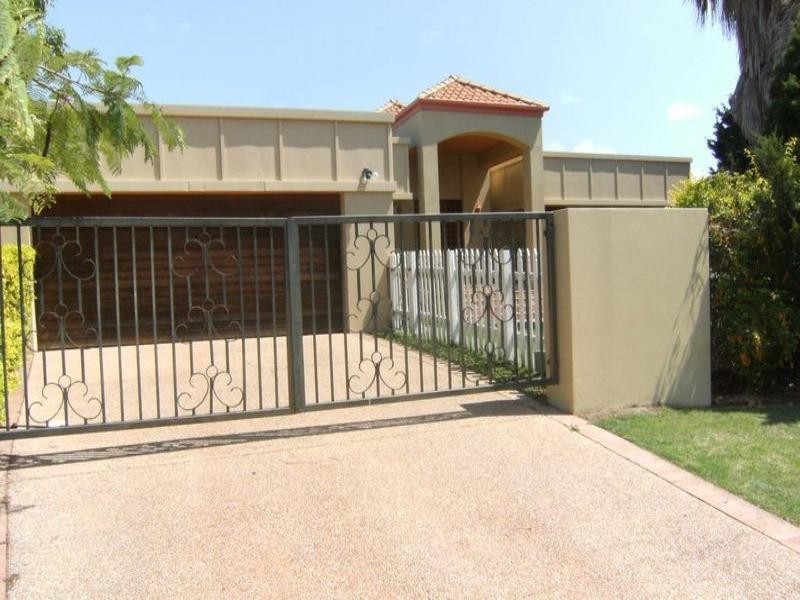 24 Charolais Crescent, Benowa QLD 4217