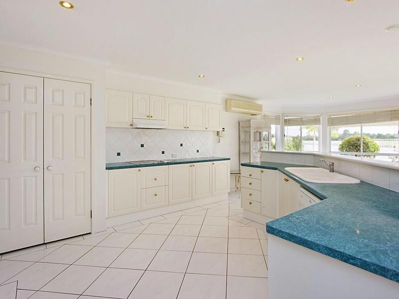 16 Parkwater Point, Helensvale QLD 4212
