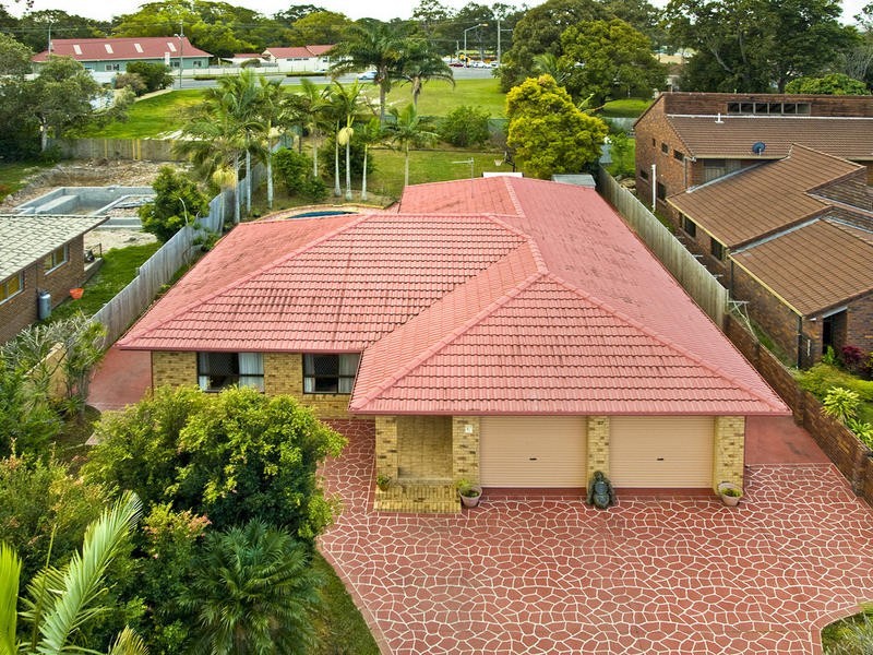 27 Inveray Avenue, Benowa QLD 4217