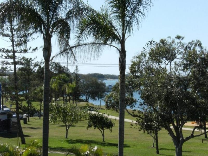 2B Palmerston Towers.  114 Marine Parade, Southport QLD 4215