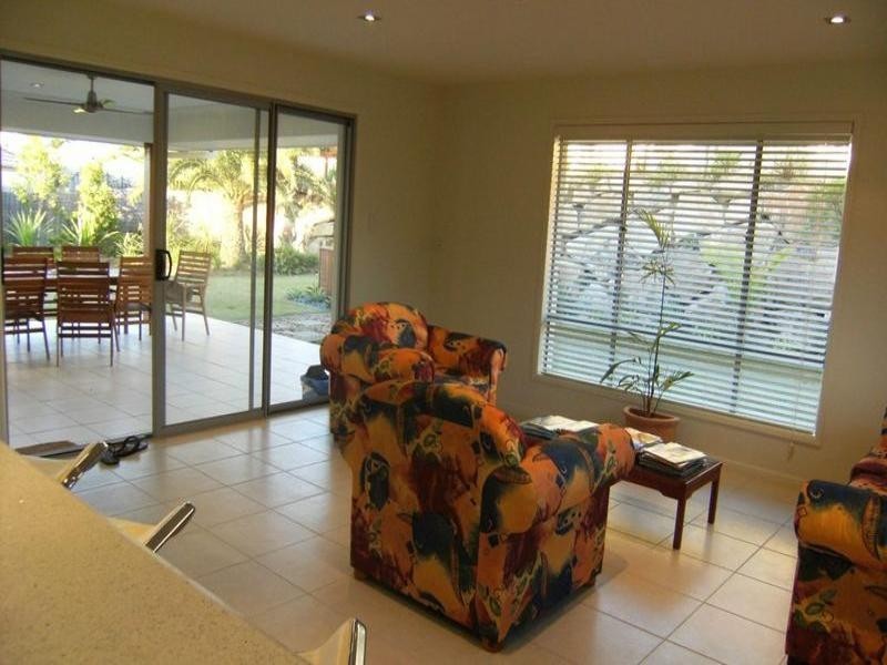 73 Coachwood Drive, Crestwood Heights, Molendinar QLD 4214