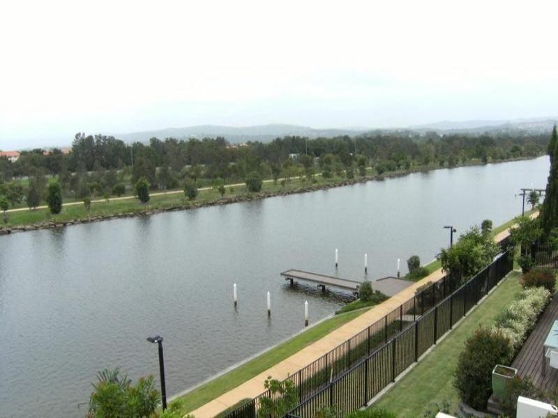 5032 Emerald Islands Drive. Emerald Lakes, Carrara QLD 4211