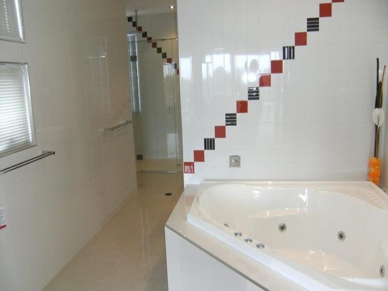 5032 Emerald Islands Drive. Emerald Lakes, Carrara QLD 4211