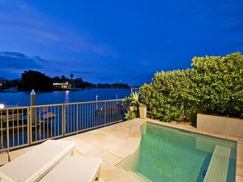 Chevron Island QLD 4217