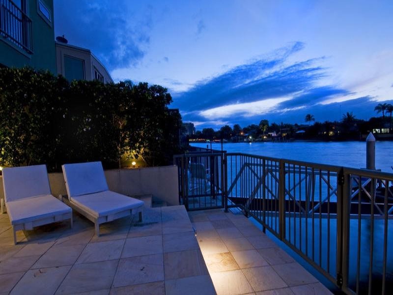 Chevron Island QLD 4217