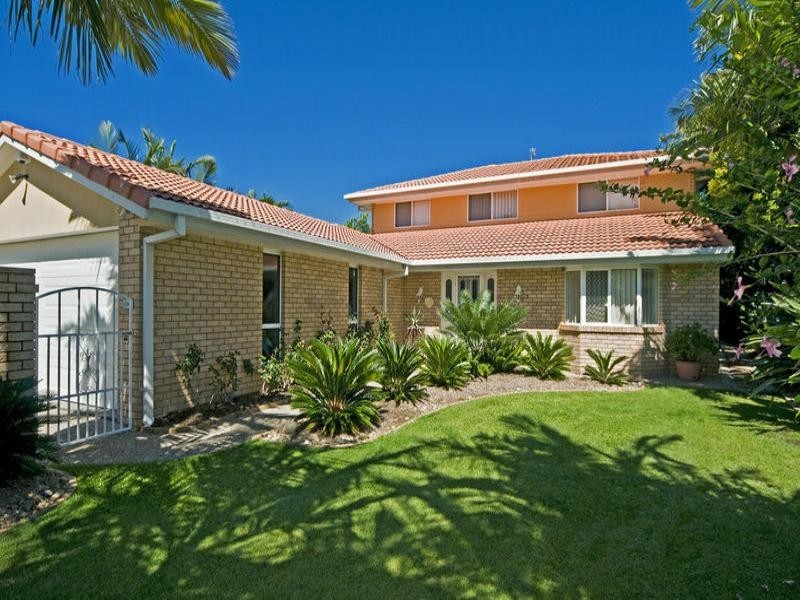 9 Roderick Court, Benowa QLD 4217