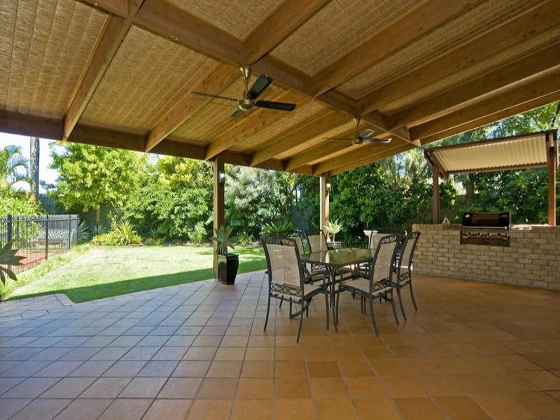 9 Roderick Court, Benowa QLD 4217