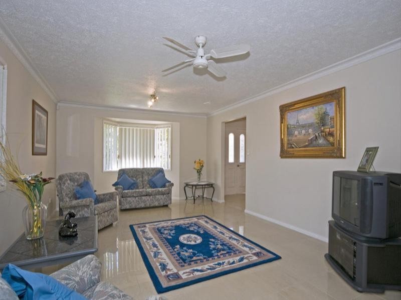 9 Roderick Court, Benowa QLD 4217