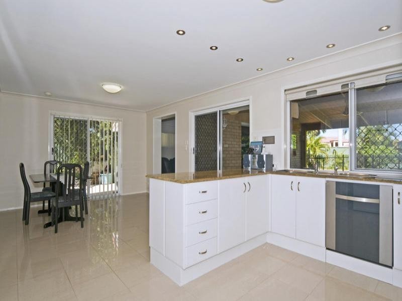 9 Roderick Court, Benowa QLD 4217