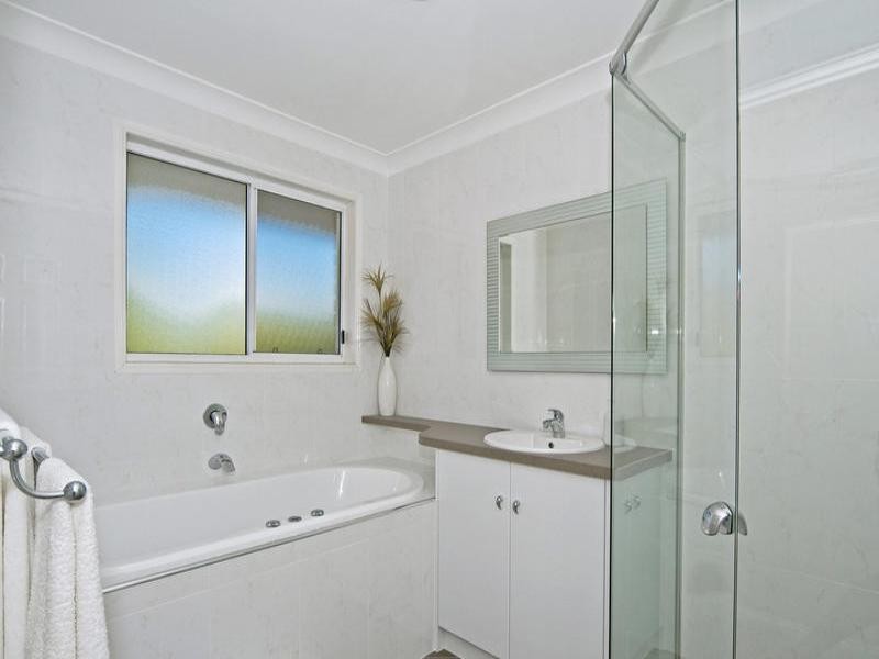 9 Roderick Court, Benowa QLD 4217