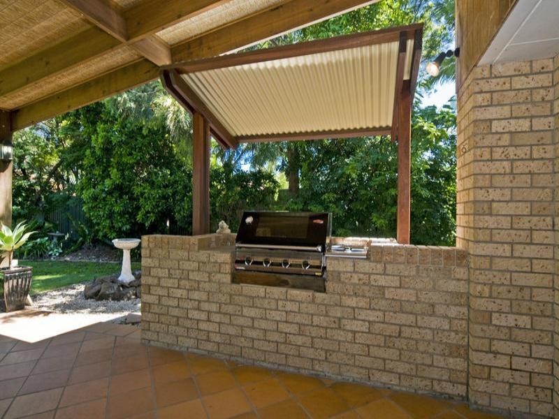 9 Roderick Court, Benowa QLD 4217