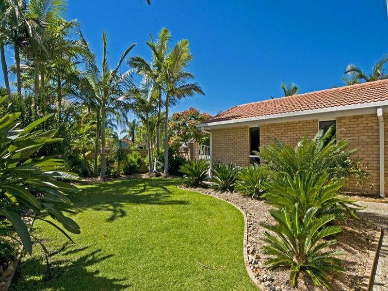 9 Roderick Court, Benowa QLD 4217