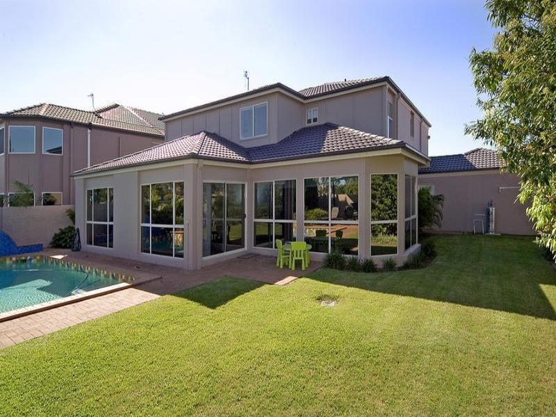 8 Parkwater Terrace, Helensvale QLD 4212