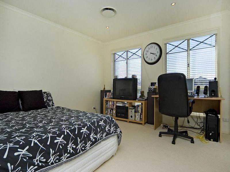 8 Parkwater Terrace, Helensvale QLD 4212