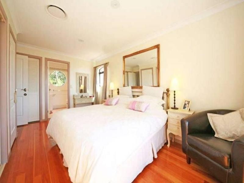 7 Villa Toscana.  16 Cascade Avenue, Benowa QLD 4217