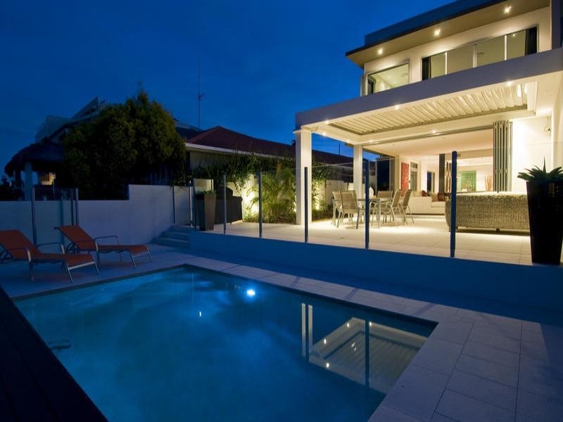 2/13a Vespa Crescent, Surfers Paradise QLD 4217