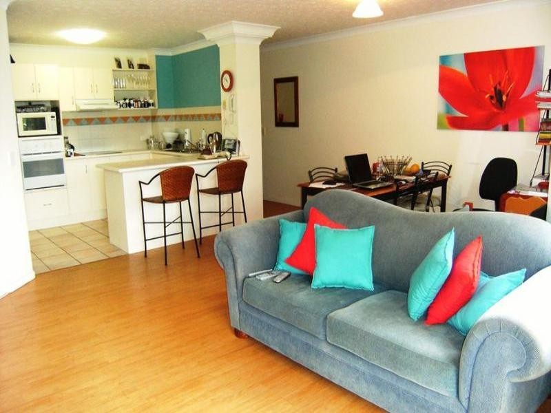 5 Villas San Meron.  37 Meron Street, Southport QLD 4215