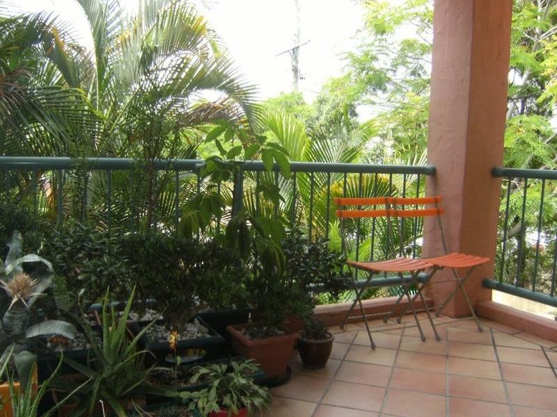 5 Villas San Meron.  37 Meron Street, Southport QLD 4215