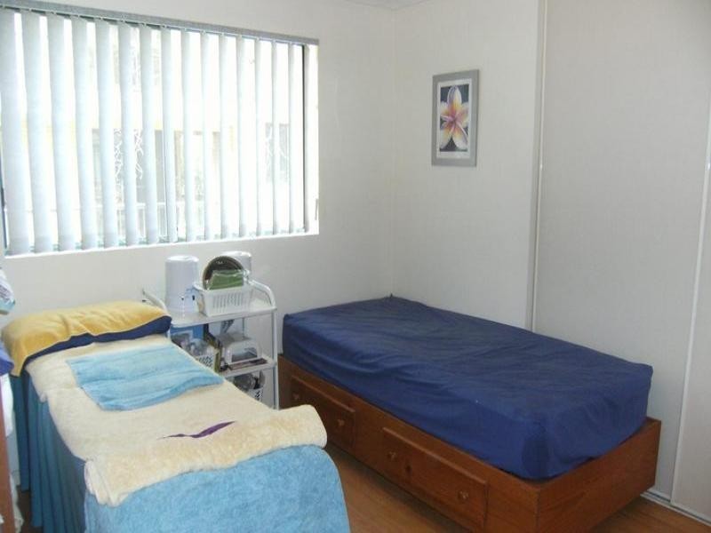 5 Villas San Meron.  37 Meron Street, Southport QLD 4215