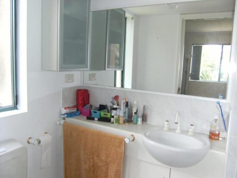 5 Villas San Meron.  37 Meron Street, Southport QLD 4215