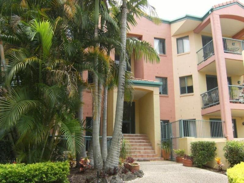 5 Villas San Meron.  37 Meron Street, Southport QLD 4215