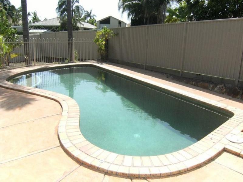 23 Captain Cook Close, Arundel QLD 4214