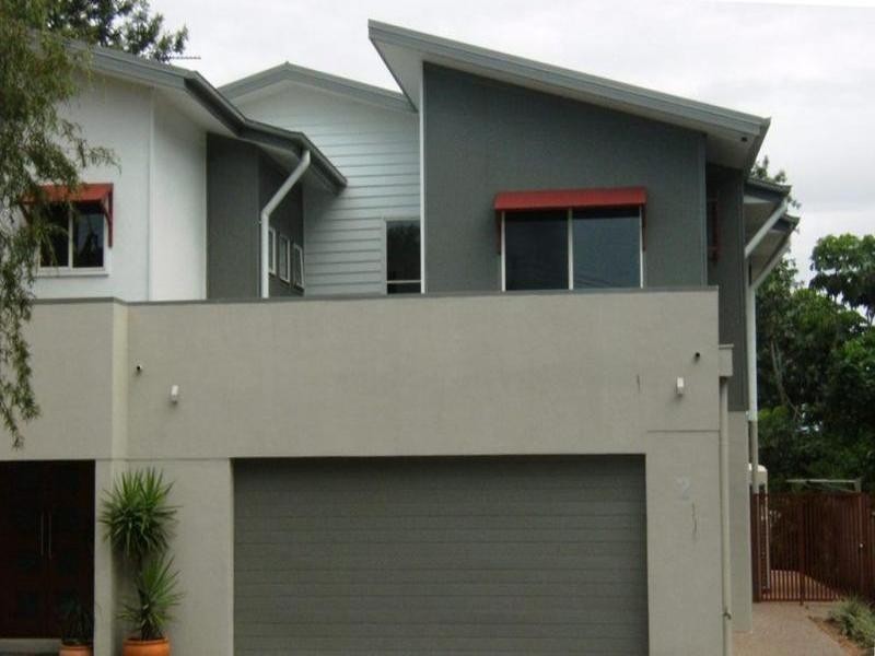 2/128 Falconer Street, Southport QLD 4215