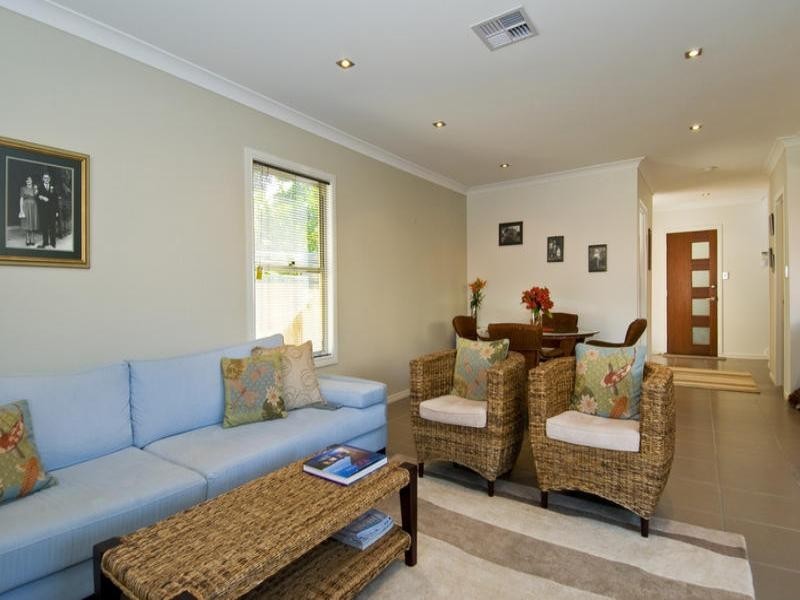 2/128 Falconer Street, Southport QLD 4215