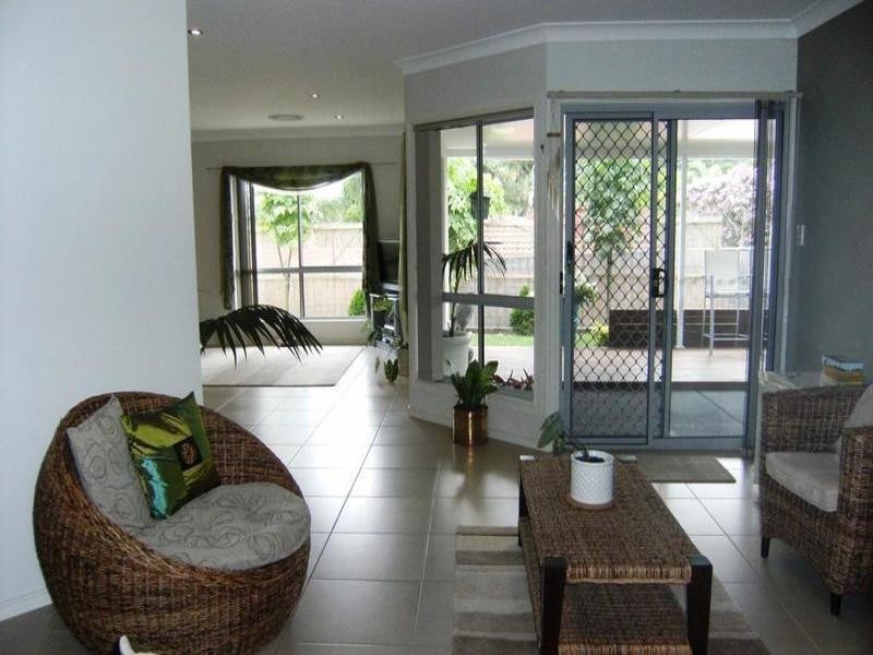 4 Hallmark Court, Ashmore QLD 4214
