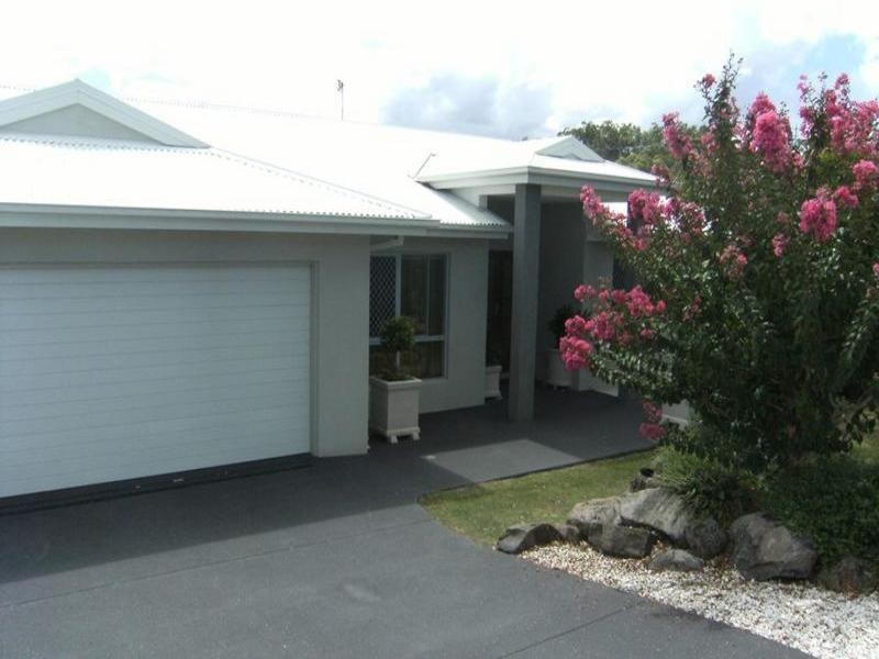 4 Hallmark Court, Ashmore QLD 4214