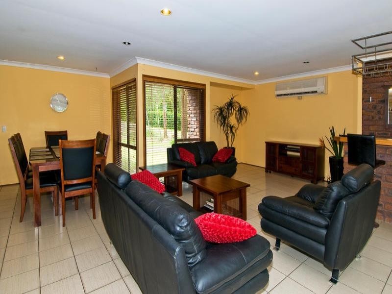 19 Uplands Drive, Parkwood QLD 4214