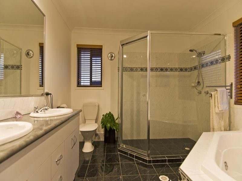 323a Ashmore Road, Benowa QLD 4217