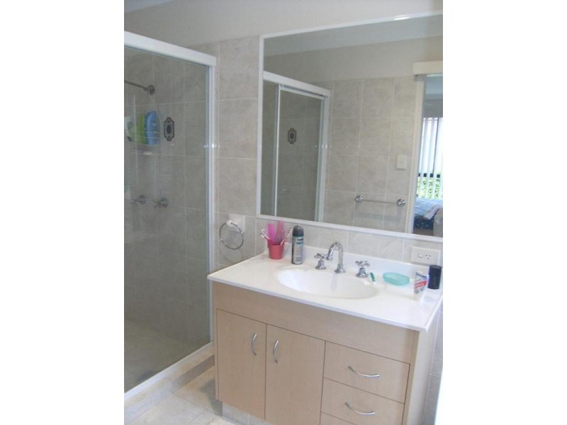 1/4 Jayden Place, Molendinar QLD 4214