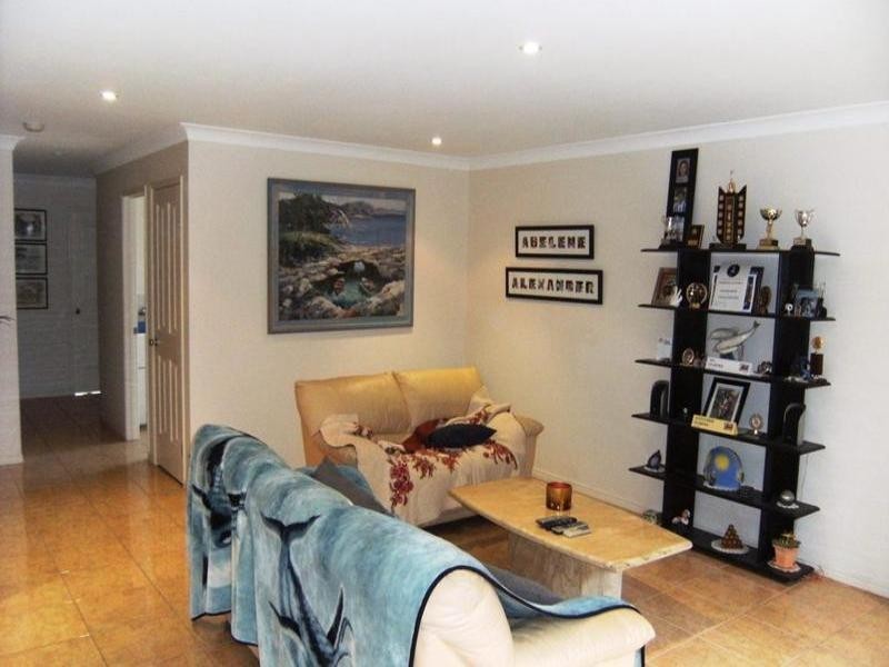 1/4 Jayden Place, Molendinar QLD 4214