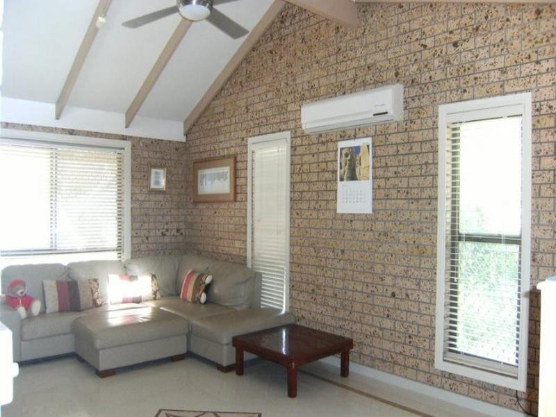 42 Theodore Place, Molendinar QLD 4214