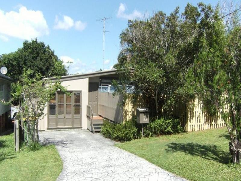 18 Second Avenue, Labrador QLD 4215