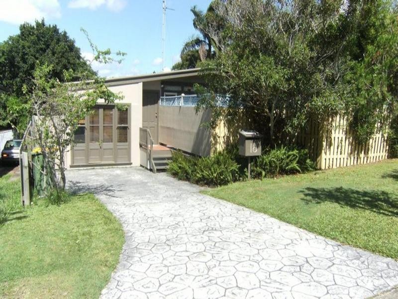 18 Second Avenue, Labrador QLD 4215