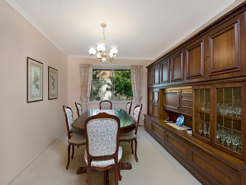 15 Carcoola Street, Benowa QLD 4217