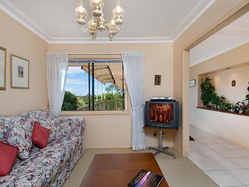 15 Carcoola Street, Benowa QLD 4217