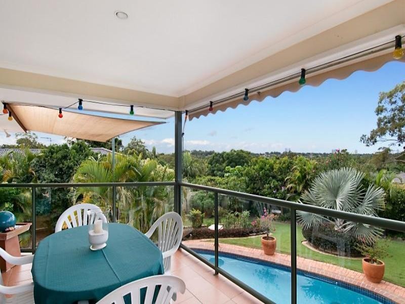 15 Carcoola Street, Benowa QLD 4217