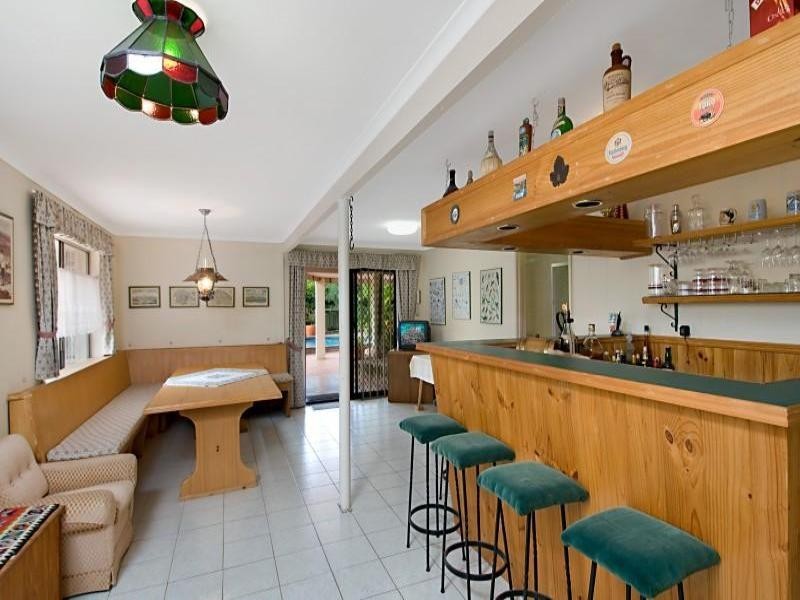 15 Carcoola Street, Benowa QLD 4217