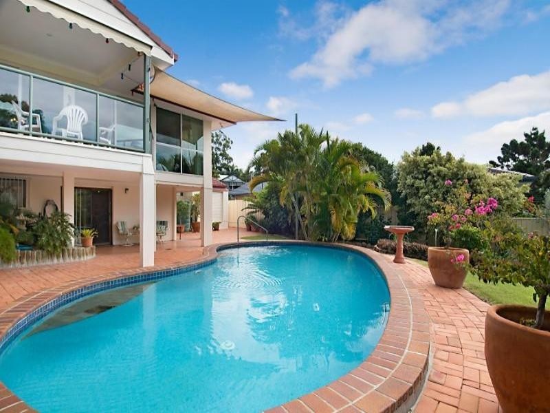 15 Carcoola Street, Benowa QLD 4217