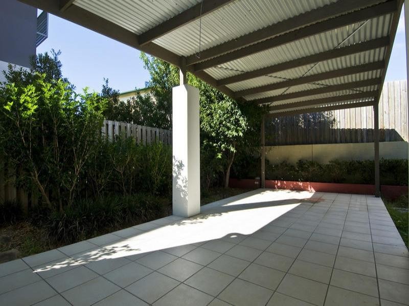 2 Benowa Rise. 215 Benowa Road, Benowa QLD 4217
