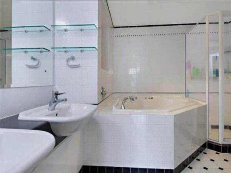 77A Grand Mariner. 12 Commodore Drive, Main Beach QLD 4217